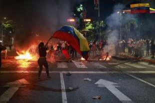 proteste in venezuela contro la rielezione di nicolas maduro 3