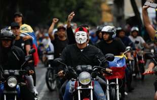 proteste in venezuela contro la rielezione di nicolas maduro 4