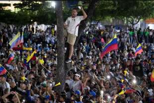 proteste in venezuela contro la rielezione di nicolas maduro 7