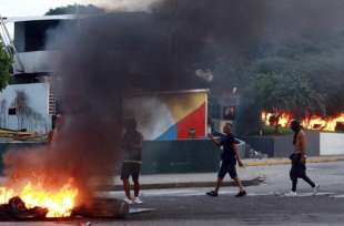 proteste in venezuela contro la rielezione di nicolas maduro 9