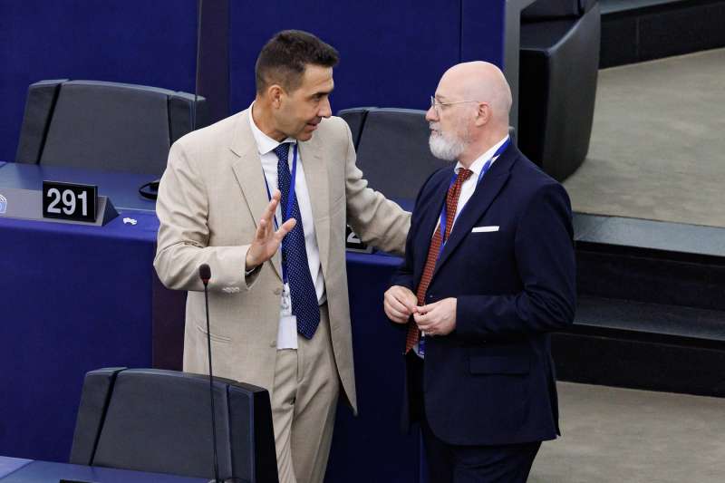 roberto vannacci e stefano bonaccini parlamento europeo