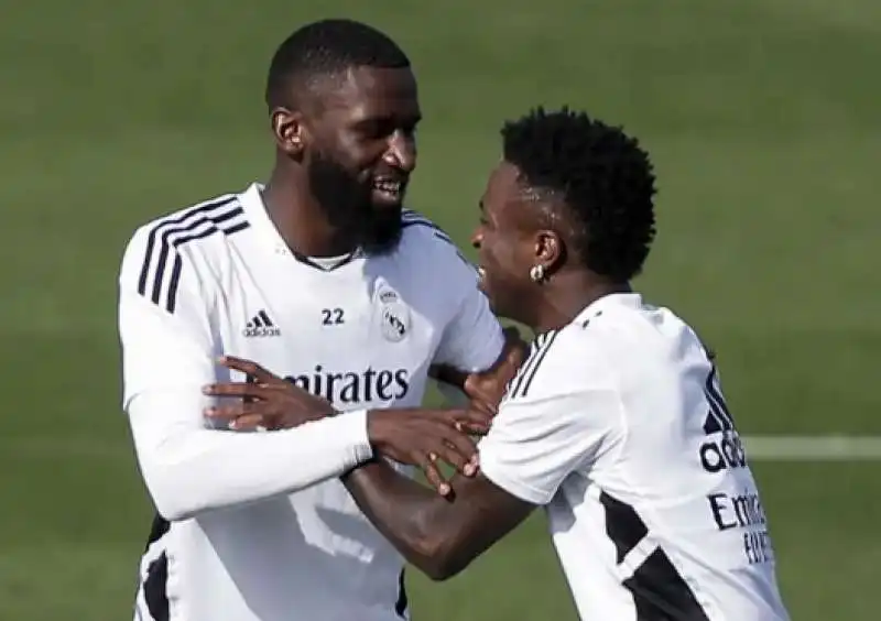 RUDIGER E VINICIUS   