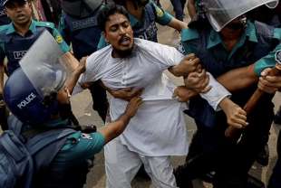 scontri e proteste in bangladesh 12