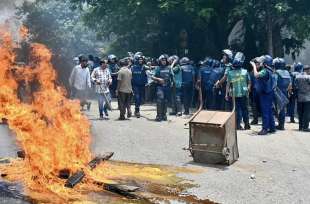 scontri e proteste in bangladesh 14