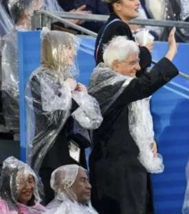 sergio mattarella alla cerimonia di apertura delle olimpiadi di parigi