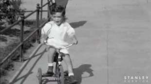 stanley kubrick da bambino sul triciclo