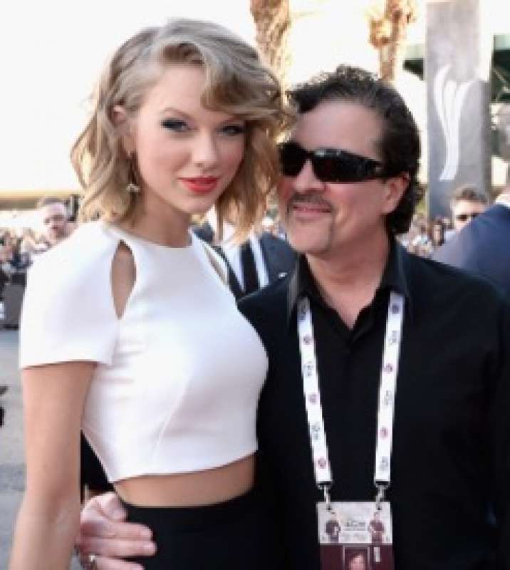 taylor swift scott borchetta