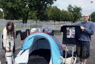 tende davanti a san siro per il concerto di taylor swift 3