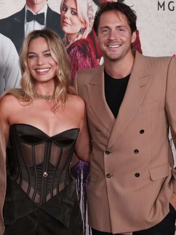 tom ackerley margot robbie 8