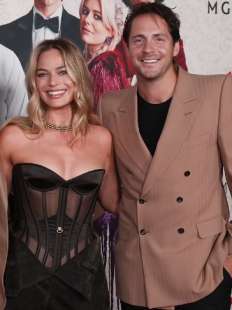 tom ackerley margot robbie 8