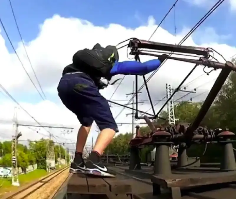 train surfing   7