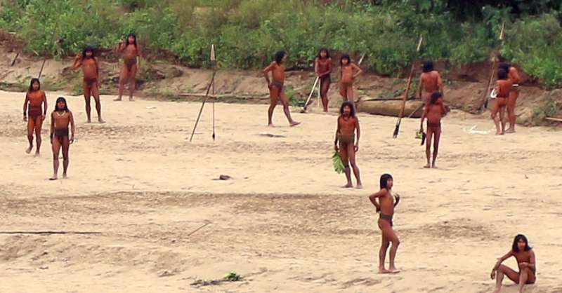 tribu mashco piro in amazzonia peru 2