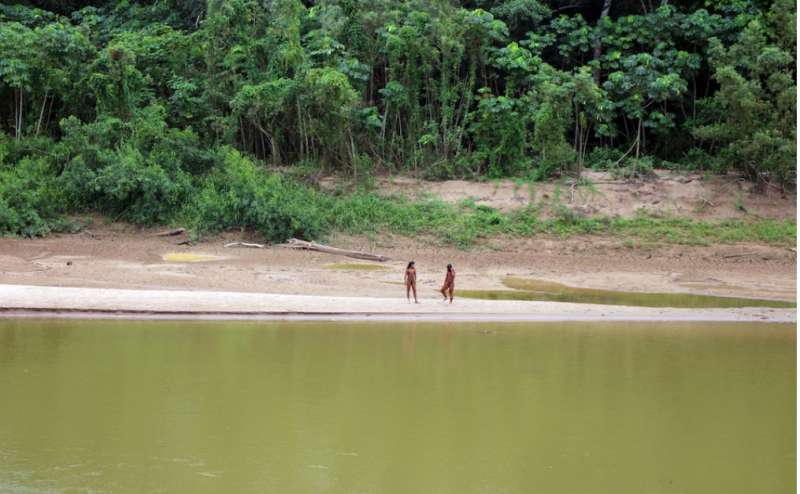 tribu mashco piro in amazzonia peru