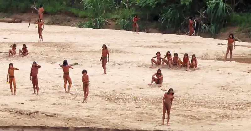 tribu mashco piro in amazzonia   peru 4