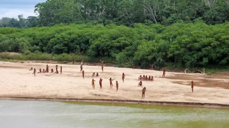 tribu mashco piro in amazzonia   peru 5