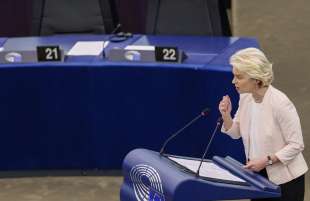 ursula von der leyen al parlamento europeo di strasburgo