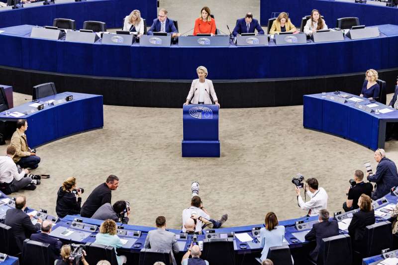 ursula von der leyen parla al parlamento europeo