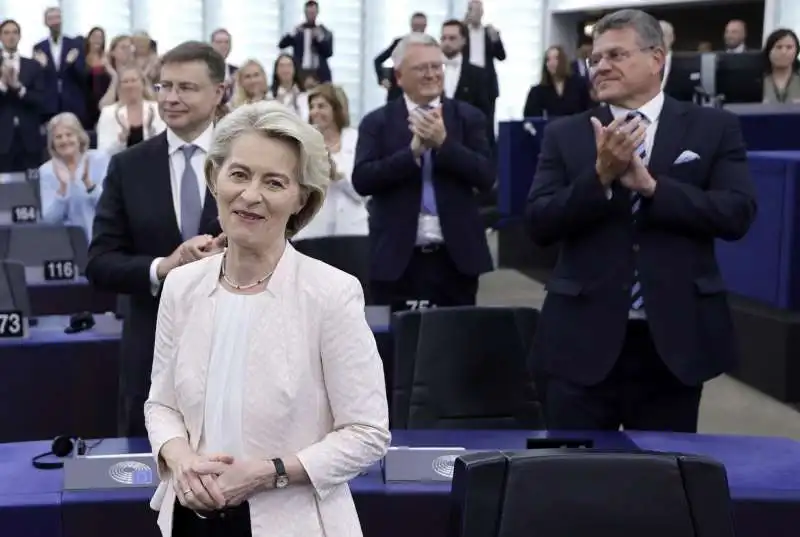 ursula von der leyen rieletta presidente della commissione europea 2