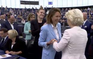 ursula von der leyen rieletta presidente della commissione europea