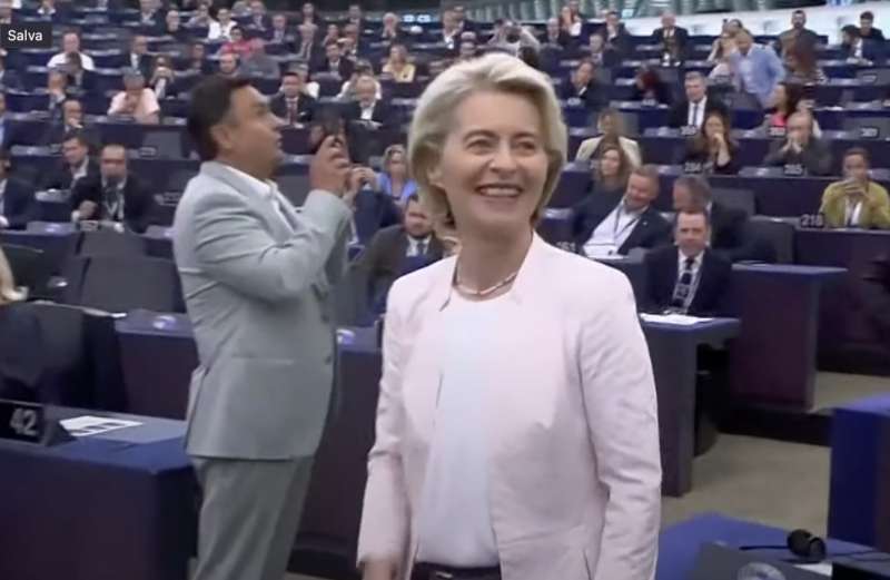 ursula von der leyen rieletta presidente della commissione europea