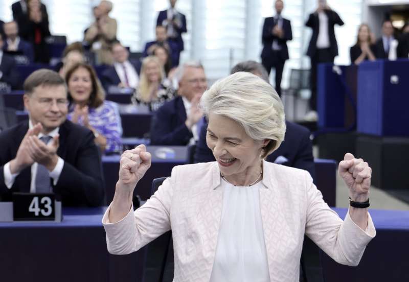 ursula von der leyen rieletta presidente della commissione europea