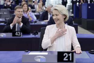 ursula von der leyen rieletta presidente della commissione europea 3