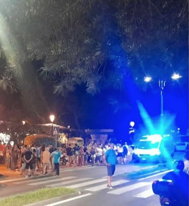 venezia   fuochi d'artificio cadono tra la gente  3