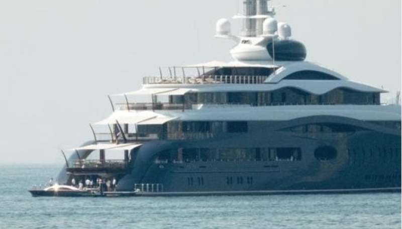 YACHT DI MARK ZUCKERBERG A ISCHIA