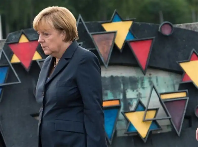 ANGELA MERKEL A DACHAU jpeg