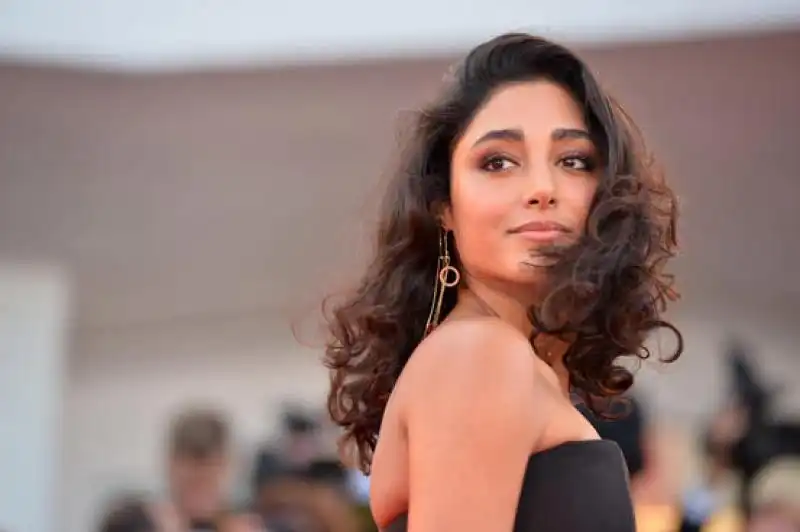 LATTRICE IRANIANA GOLSHIFTEH FARAHANI A VENEZIA 