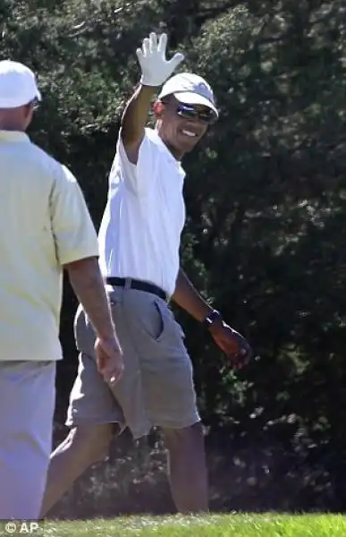 BARACK OBAMA GIOCA A GOLF A MARTHA S VINEYARD 