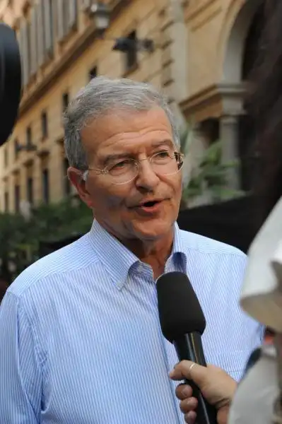 Fabrizio Cicchitto intervistato 