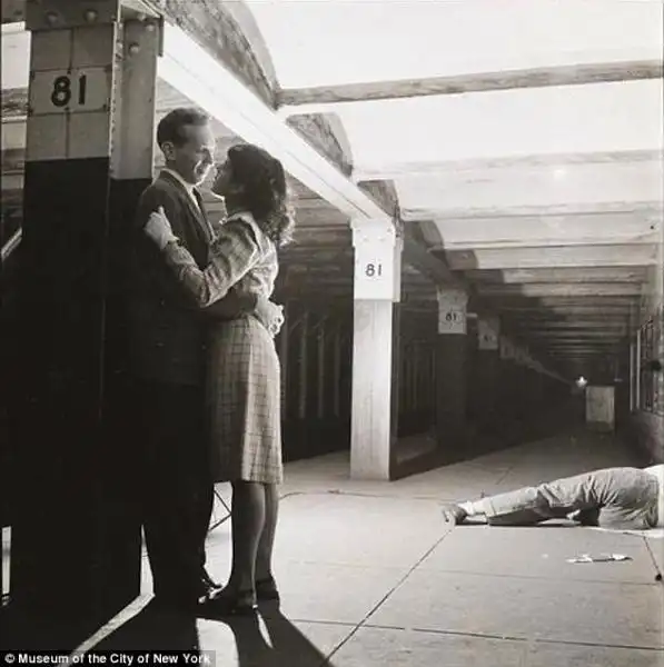 FOTO DI STANLEY KUBRICK NELLA METRO DI NEW YORK