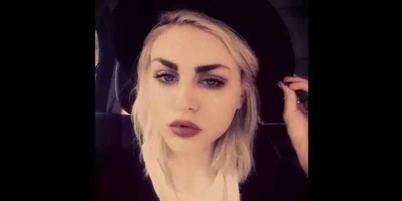 frances bean cobain is the daughter of nirvanas kurt cobain 