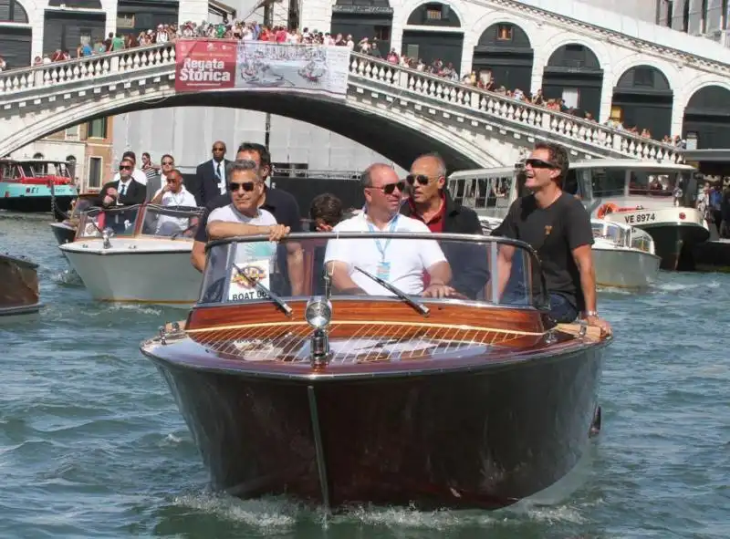 GEORGE CLOONEY ARRIVA IN BARCA A VENEZIA 