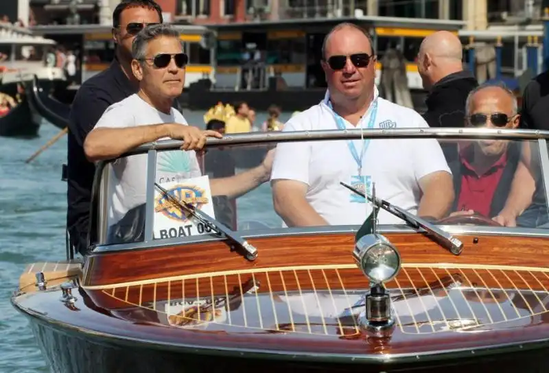 GEORGE CLOONEY ARRIVA IN BARCA A VENEZIA 