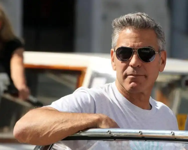 GEORGE CLOONEY ARRIVA IN BARCA A VENEZIA 