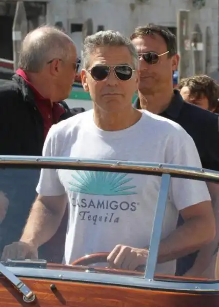 GEORGE CLOONEY ARRIVA IN BARCA A VENEZIA 