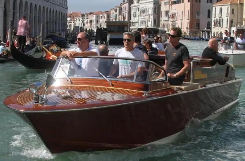 GEORGE CLOONEY ARRIVA IN BARCA A VENEZIA 