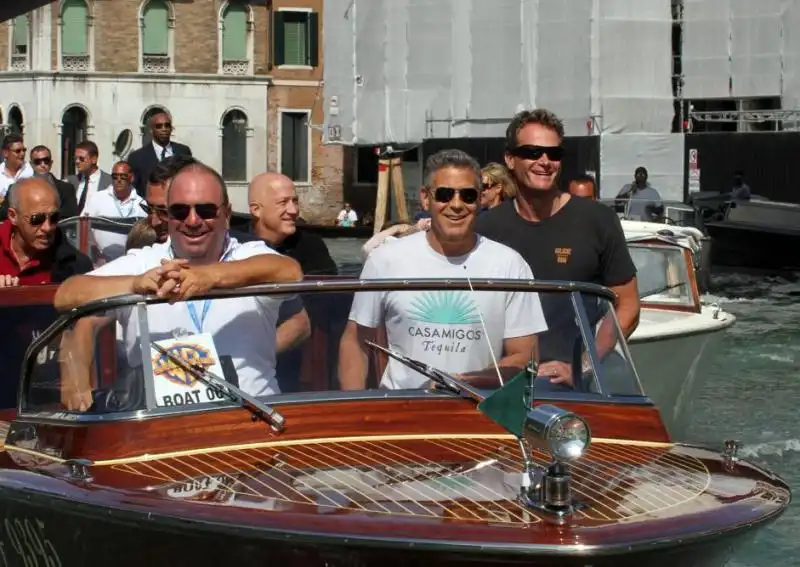 GEORGE CLOONEY ARRIVA IN BARCA A VENEZIA 