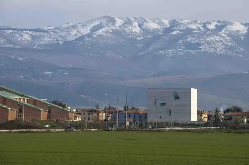 SAN GIACOMO DI FOLIGNO CHIESA DISEGNATA DA FUKSAS 