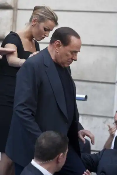 MANIFESTAZIONE PDL VIA DEL PLEBISCITO SILVIO BERLUSCONI E FRANCESCA PASCALE 