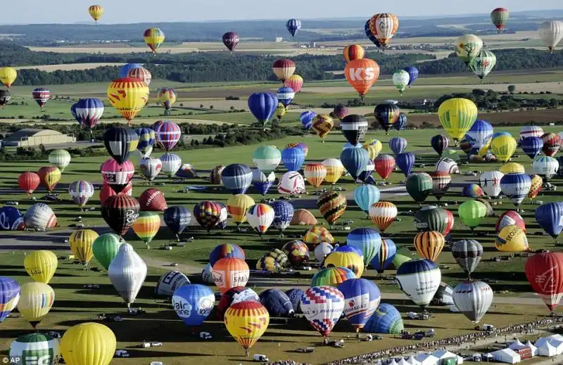 MONGOLFIERE ALLA LORRAINE MONDIAL INTERNATIONAL AIR BALLONS IN FRANCIA 