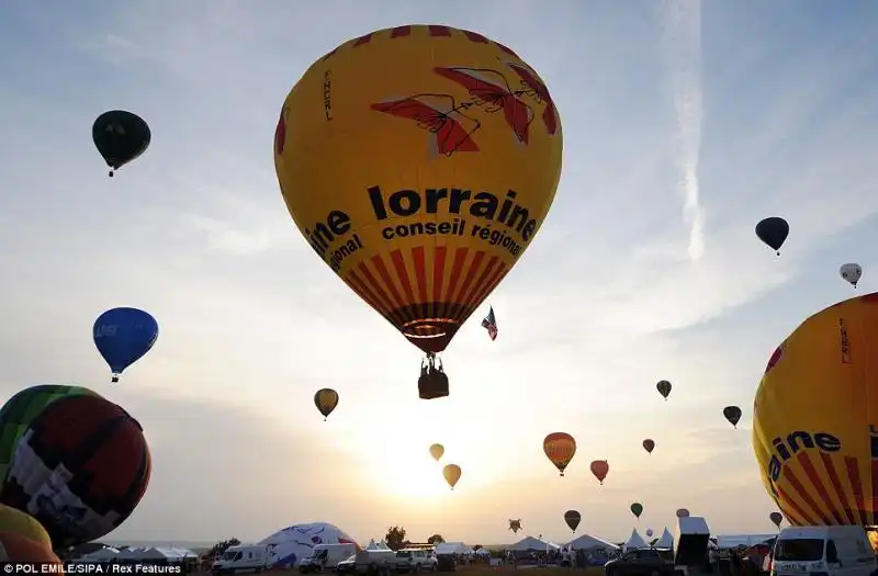 MONGOLFIERE ALLA LORRAINE MONDIAL INTERNATIONAL AIR BALLONS IN FRANCIA 