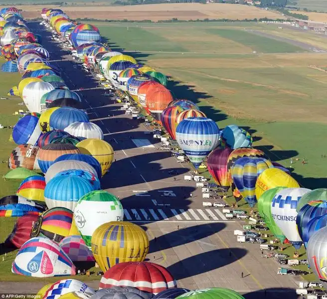 MONGOLFIERE ALLA LORRAINE MONDIAL INTERNATIONAL AIR BALLONS IN FRANCIA 