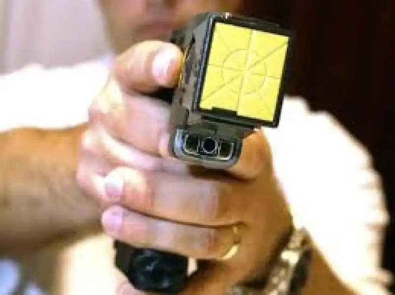 PISTOLA TASER images 