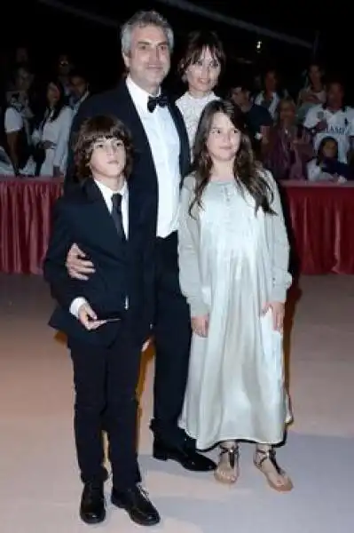 IL REGISTA ALFONSO CUARON CON SHEHERAZADE GOLDSMITH A VENEZIA 