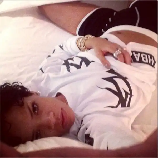 RIHANNA CON BOXER DA UOMO 