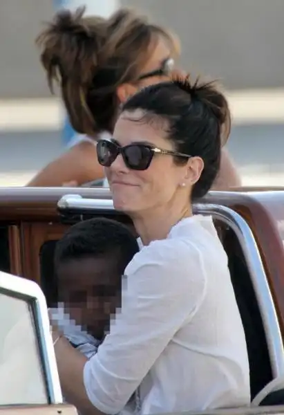 SANDRA BULLOCK IN BARCA A VENEZIA 