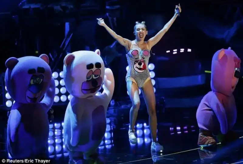 MTV VIDEO MUSIC AWARDS ESIBIZIONE DI MILEY CYRUS 